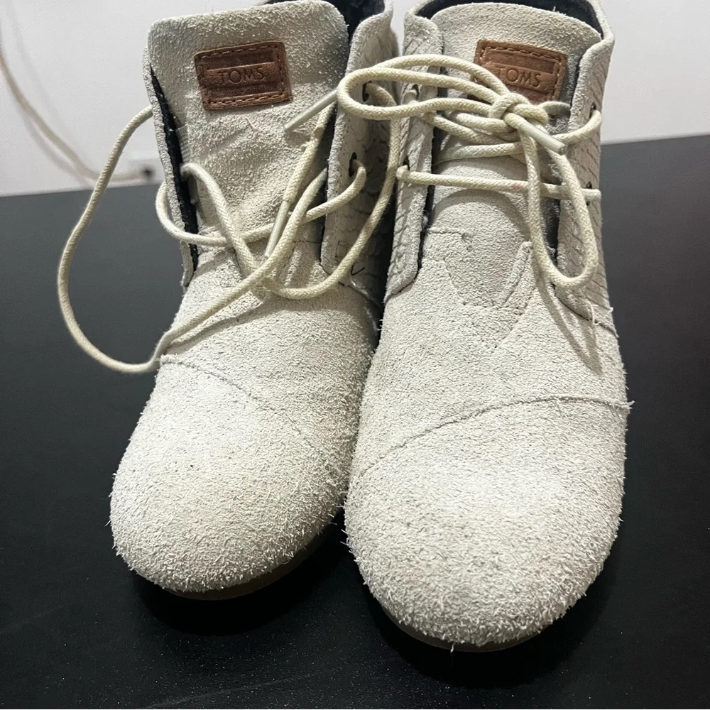 Toms Grey Suede Lace-Up Ankle Booties Women’s 7